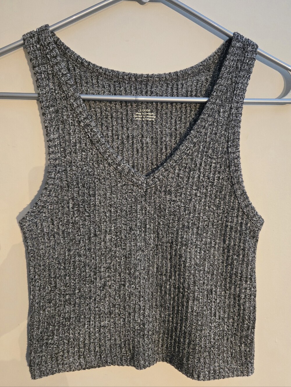 American Eagle Ribbed V-Neck Sleeveless Sweater Croptop